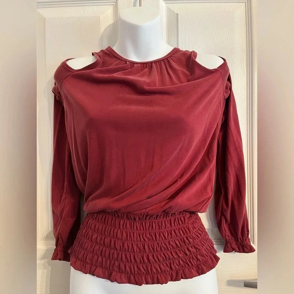 ABERCROMBIE & FITCH | ♥️Cold Shoulder Long-Sleeved Ruffled Blouse NWT - Picture 3 of 10